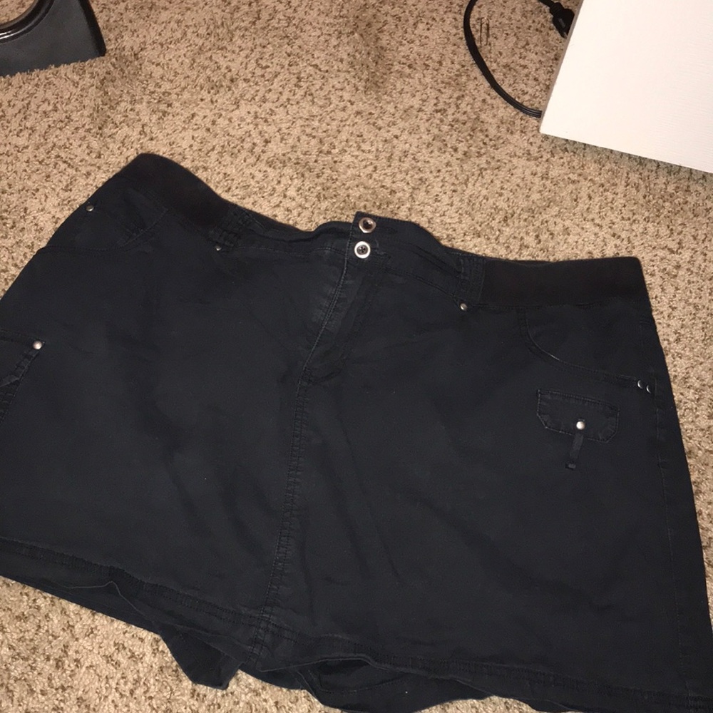Black skort